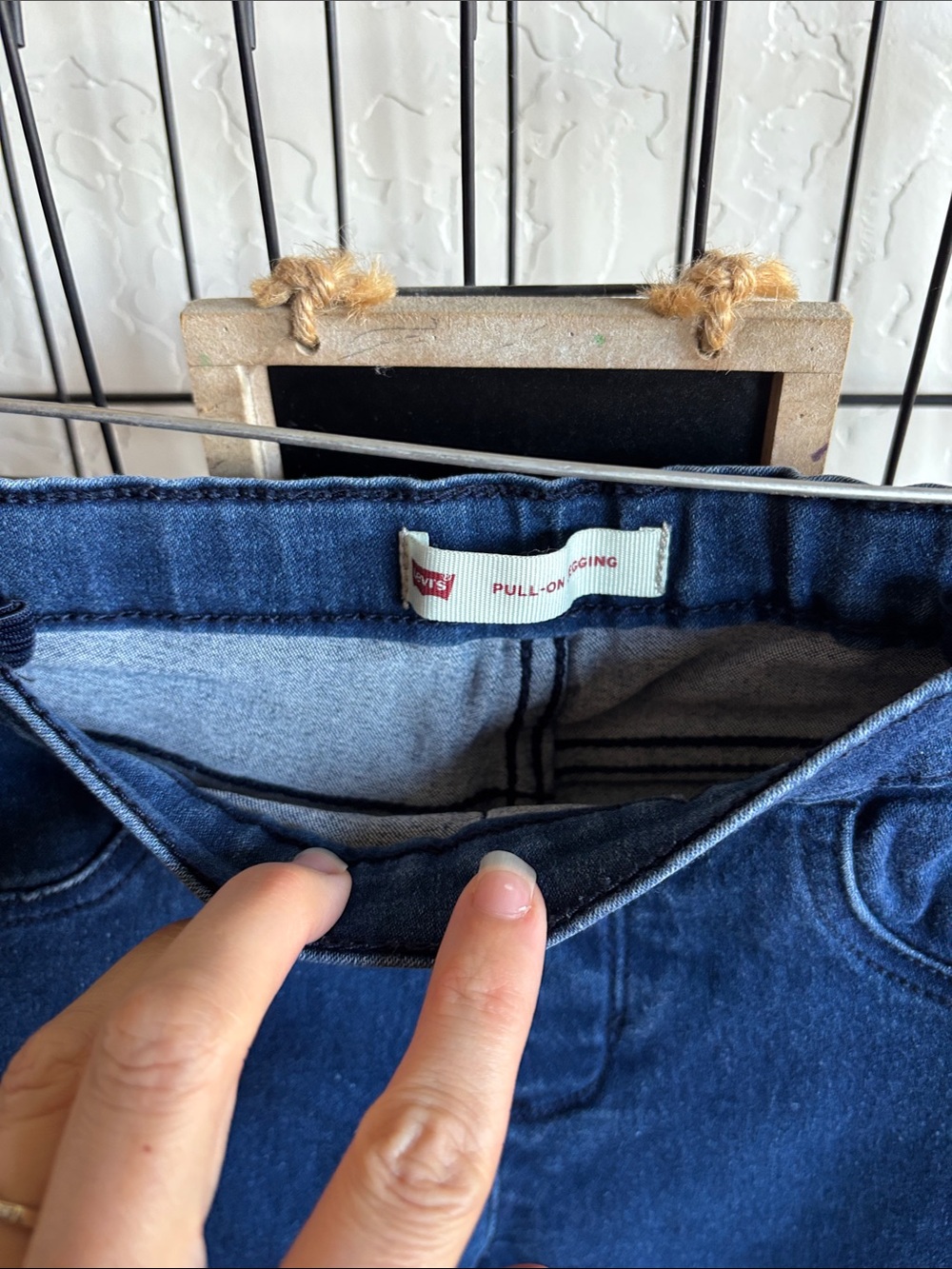 Levi’s pull on - Picture 2 of 4